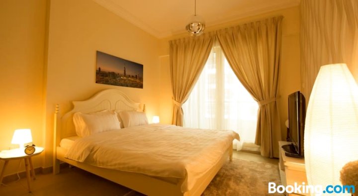 迪拜码头海景三卧室公寓(Three Bedroom Apartment with Sea View - Dubai Marina)