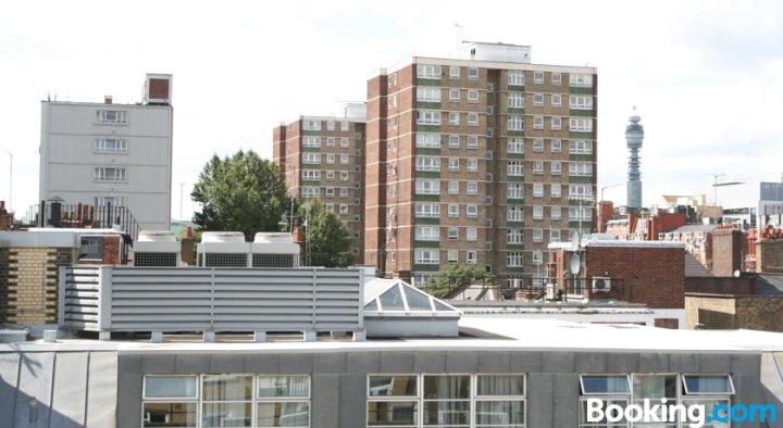 布鲁姆斯伯里惊人顶层房酒店(Stunning Penthouse in Bloomsbury)