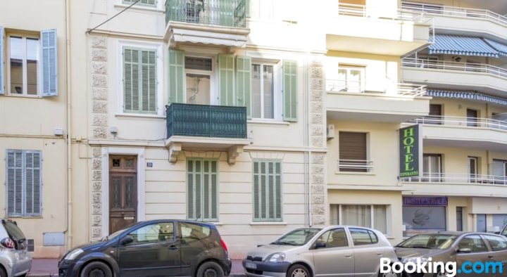 戛纳市中心两卧室公寓 - 距离影节宫10分钟路程(2Br- Cannes Center- 10 Min from the Palais des Festivals)