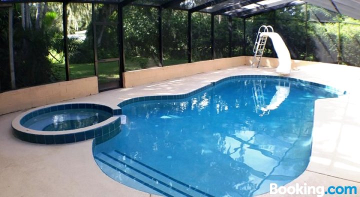 萨拉索塔独特的游泳池之家度假屋(Unique Pool Home in Sarasota)