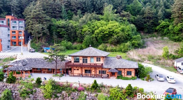 瓦屋顶小屋(Shingle Roofed House Pyeongchang)