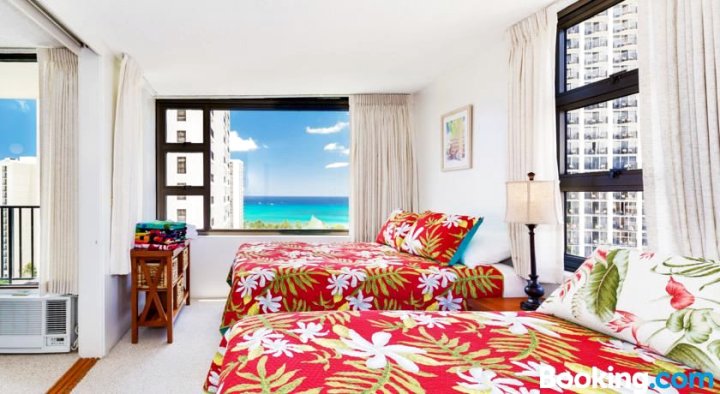 Beautiful 18th Floor with Panoramic Ocean Views | 1 Block to Beach | Free Parking & Wifi