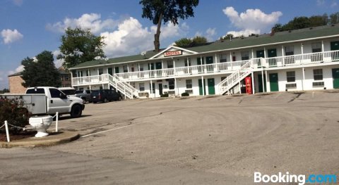 胡西尔旅游旅馆(Hoosier Travel Lodge)