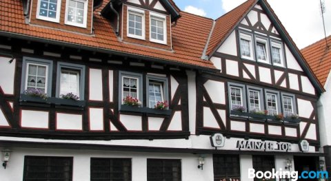 餐厅/迈因策尔图尔膳食旅馆(Restaurant / Pension Mainzer Tor)