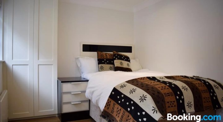惊人现代 3 床之家维多利亚酒店(Stunning & Modern 3 Bedroom Home in Victoria)