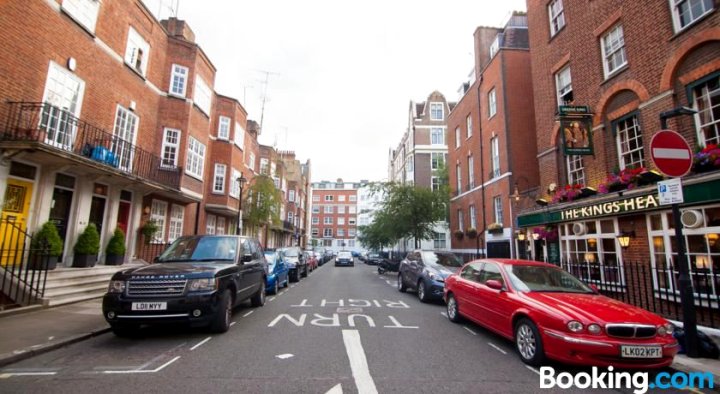 布卢姆斯伯里公寓(Bloomsbury Residences)