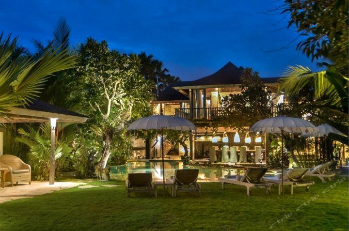 巴厘岛菲尼斯别墅(Villa Phinisi Bali)
