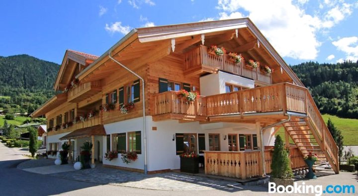 贝希特斯加登艾尔斌酒店(Alpinhotel Berchtesgaden)