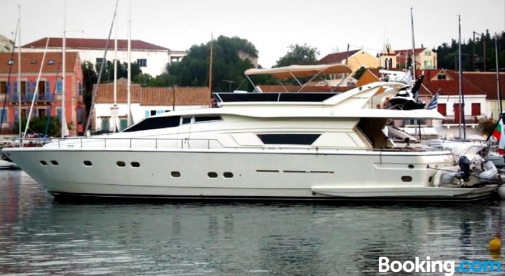希腊群岛豪华游艇船屋(Luxury Yacht Greek Islands)