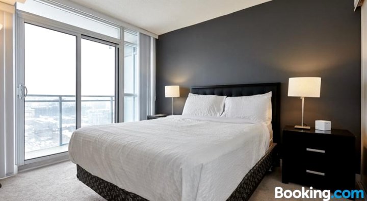 多伦多市中心央街及布罗尔阿特拉斯套房装潢公寓(Atlas Suites Furnished Apartments- Yonge & Bloor, Downtown Toronto)