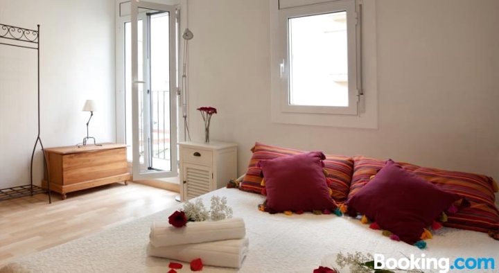 Fabulous 2 Bedroom with Terrace Near Plaza España