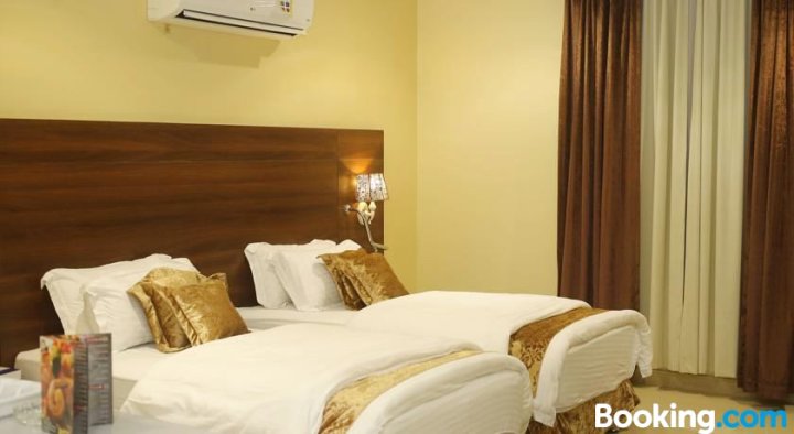 阿尔布斯坦套房公寓式酒店(Al Bustan Hotel Suites)