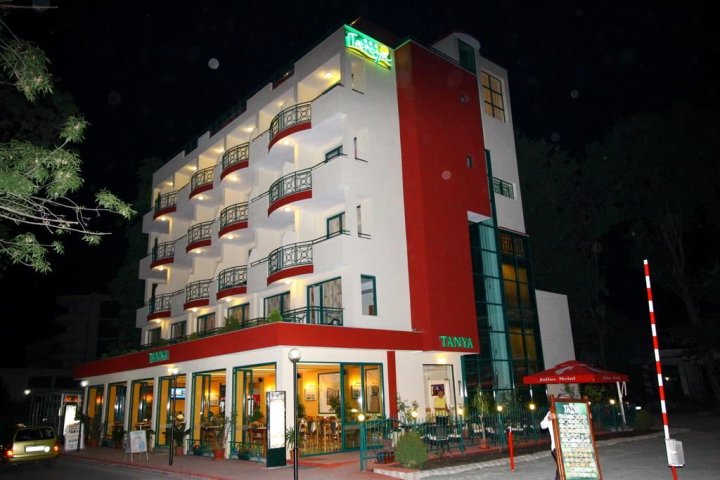 谭雅酒店(Tanya Hotel)