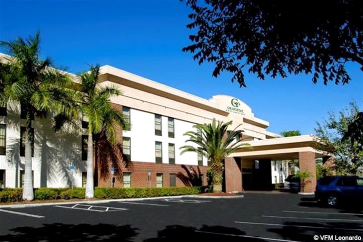 戴斯酒店及套房- 靠近捷蓝公园(Days Inn & Suites by Wyndham Fort Myers Near JetBlue Park)