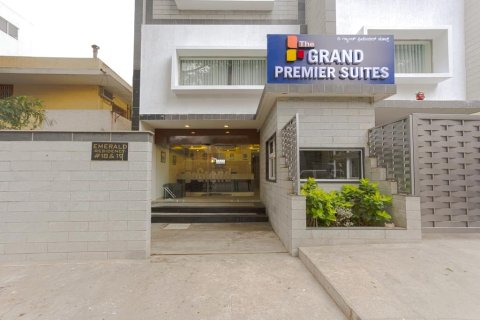 特雷布格兰德高级套房酒店(Treebo Grand Premier Suites)
