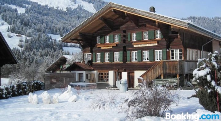 威尔斯特鲁贝尔阿尔卑斯美景木屋酒店(Chalet-Hotel Alpenblick Wildstrubel)