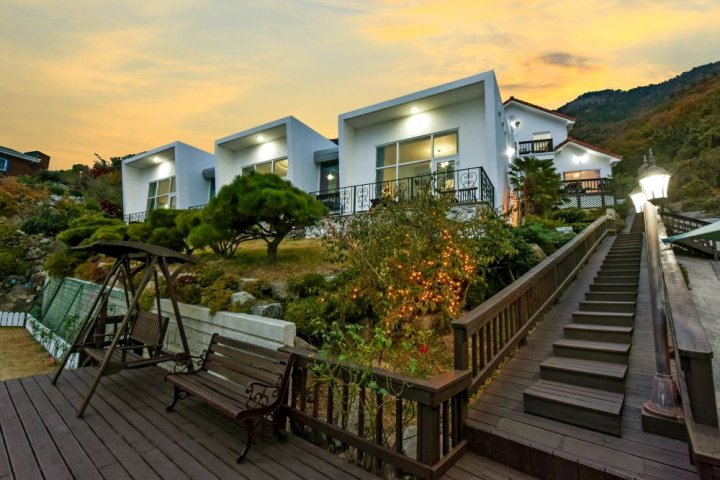 南海郡蔚蓝大海旅馆(Namhae Bluemare Pension)