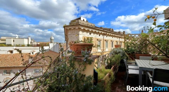 Campo de Fiori Large Penthouse | Romeloft