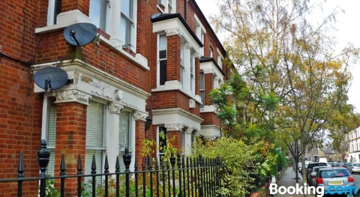 Sparkling Apartment in Kensington Olympia