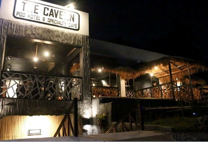 卡菲恩泊德酒店及特别咖啡厅(The Cavern Pod Hotel & Specialty Cafe)