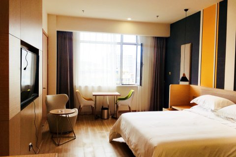 葡萄酒店(营口平安店)