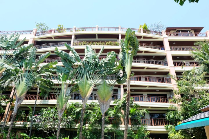 普吉岛拉威套房酒店(Rawai Suites Phuket)