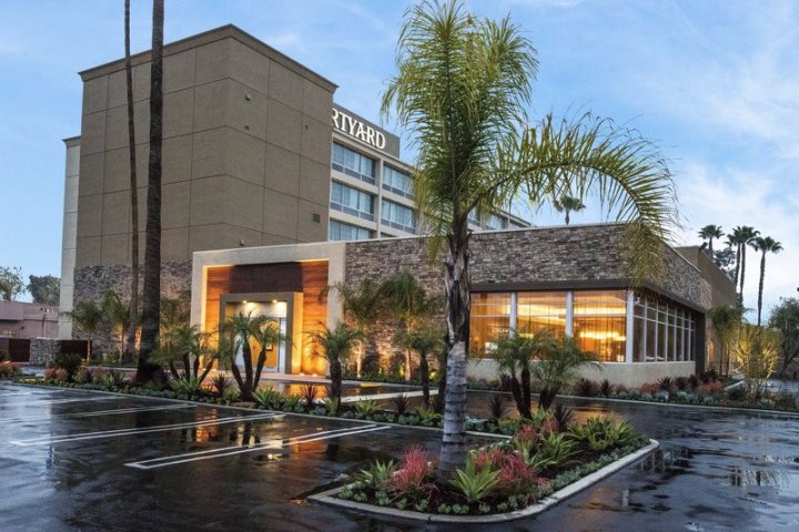 洛杉矶伍德兰希尔斯万怡酒店(Courtyard by Marriott Los Angeles Woodland Hills)