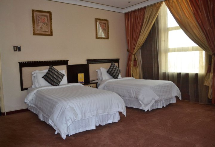 比尔切塞王权酒店(Bilqase Throne Hotel)
