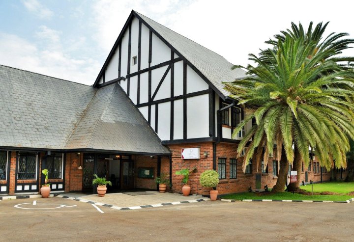 布拉瓦约克里斯塔丘吉尔酒店(Cresta Churchill Hotel Bulawayo)
