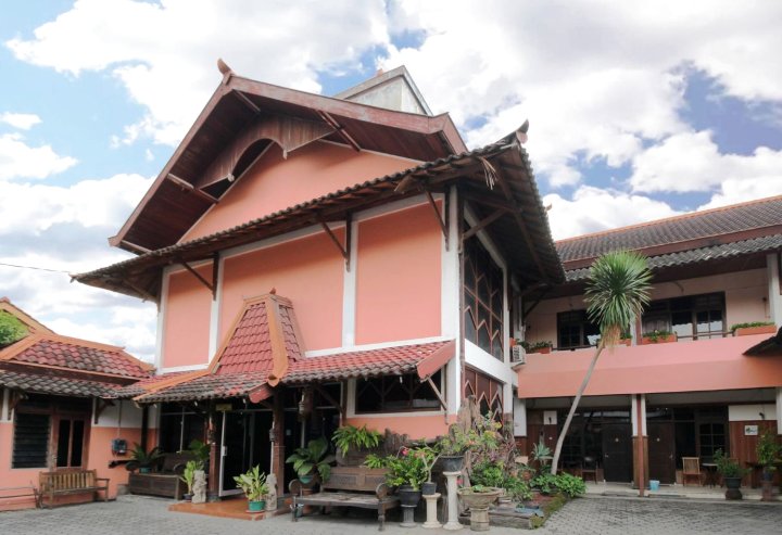 艾里日惹生态曼特里约隆潘哈坦盖迪尼贾朗冈酒店(Airy Eco Mantrijeron Panjaitan Ngadinegaran Yogyakarta)
