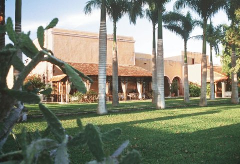 哈西恩达厄克斯加纳图恩酒店(La Hacienda Xcanatun)