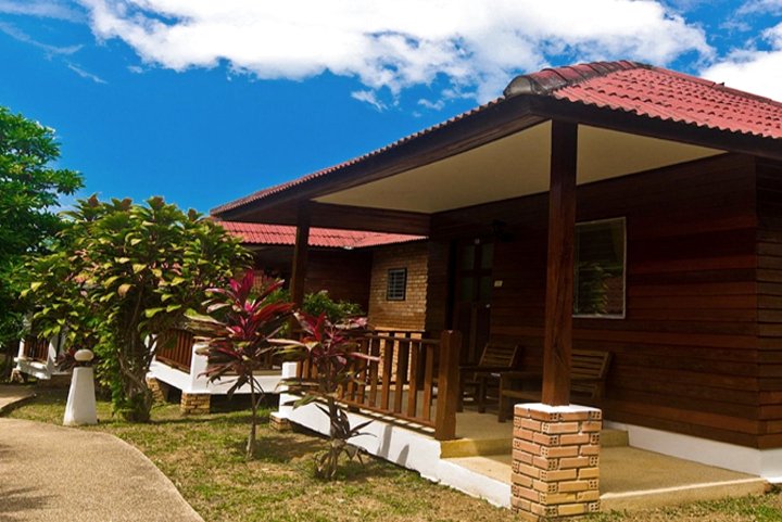 格拉屯度假村(Krathom Khaolak Resort)