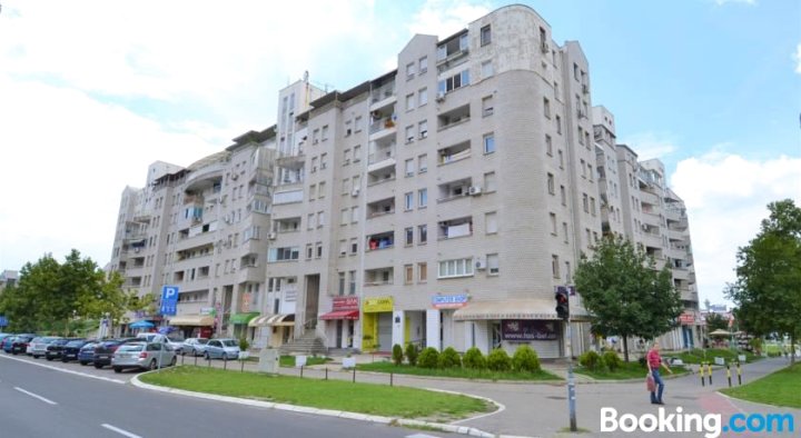 新贝尔格莱德竞技场舒适公寓(New Belgrade Arena Cozy Apartment)