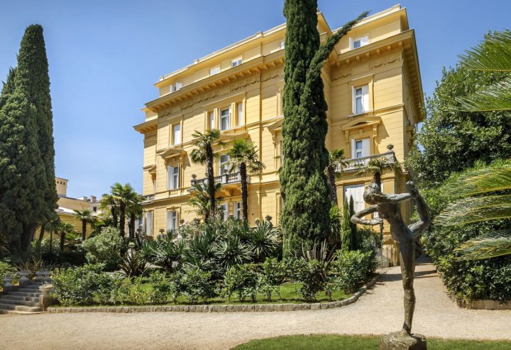 雷米森斯高级别墅阿玛利亚酒店(Remisens Premium Villa Amalia)
