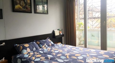 河内市宽敞卧室公寓(Spacious Bedroom in Hanoi City)