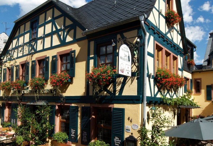 绿花环历史葡萄酒酒店(Historisches Weinhotel Zum Grünen Kranz)