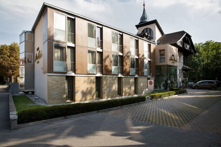 赛克尔巴藤酒店(Hotel Sacher Baden)