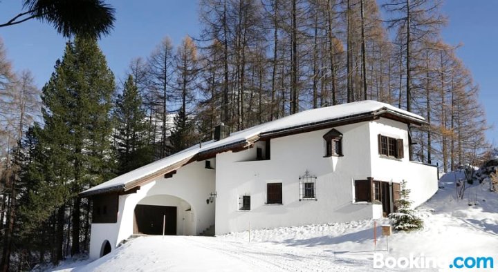 达沃斯切萨苏莱耶度假屋(Chalet Chesa Surlej, Davos)