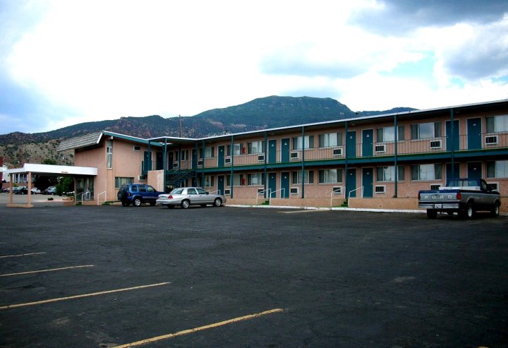 锡达城威鲁旅馆(Valu Inn Cedar City)