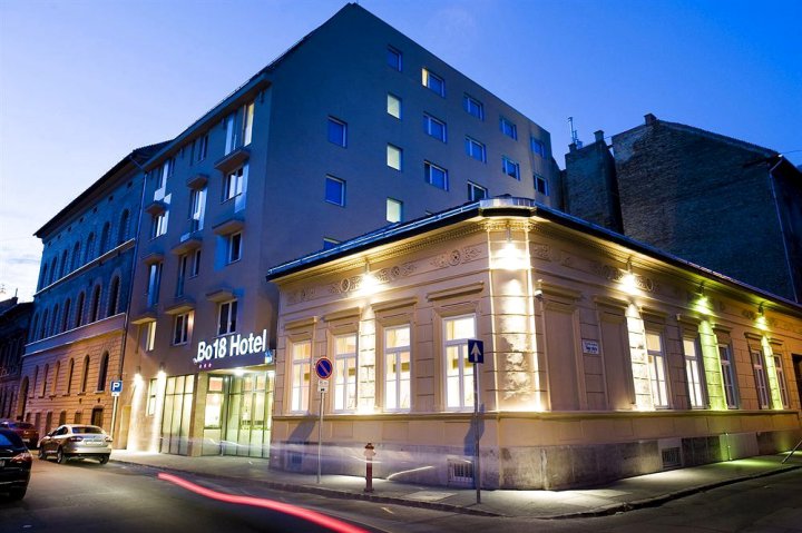 波18号酒店(Bo18 Hotel Superior)