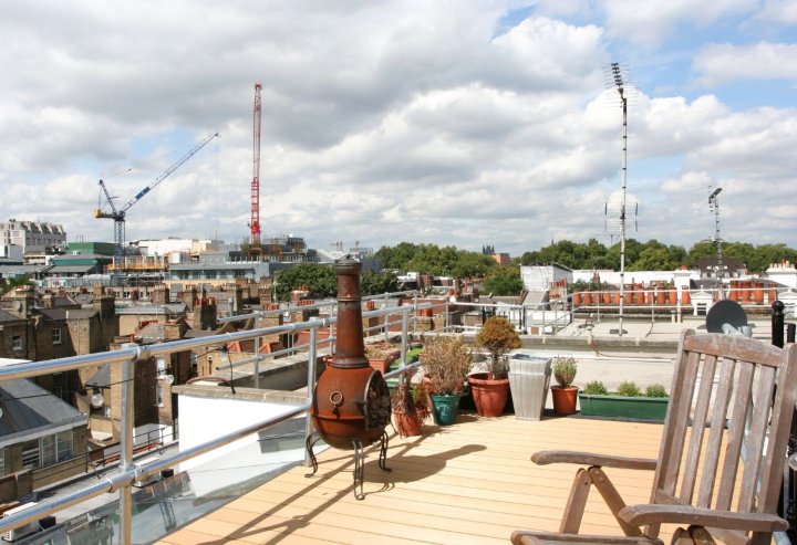 布鲁姆斯伯里惊人顶层房酒店(Stunning Penthouse in Bloomsbury)