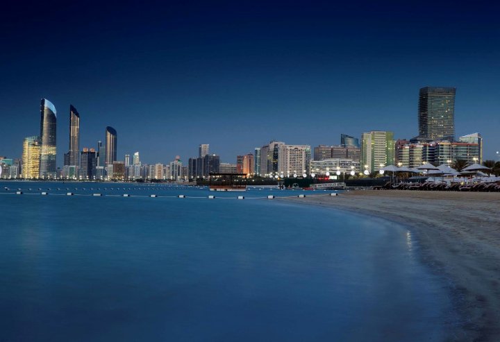 阿布扎比丽笙酒店(Radisson Blu Hotel & Resort, Abu Dhabi Corniche)