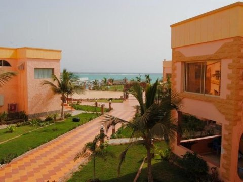 塔马约兹拉基度假村(Al Tamayoz Al Raqi Resort)