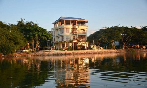 曼德勒大湖宾馆(Mandalay Kandawgyi Inn)