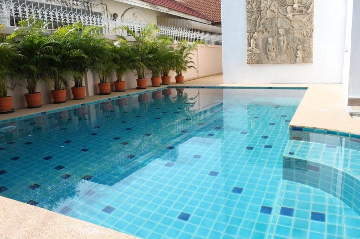 芭堤雅阳光租赁纳科路亚池畔公寓(Naklua Pool Villa by Pattaya Sunny Rentals)