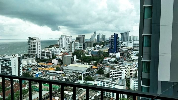 芭堤雅市中心无边泳池公寓(Pattaya Centric Swimming Pool Apartment)