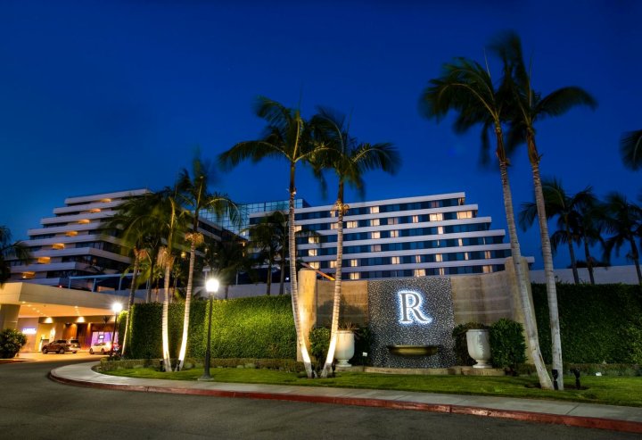 纽波特海滩万丽酒店(Renaissance Newport Beach Hotel)