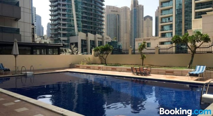 海景两卧室公寓 - 钻石码头5号(Two Bedroom Apartment with Sea View - Marina Diamond 5)