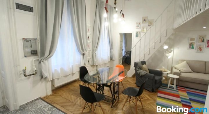 D.Five Tailor Apartment in The Center