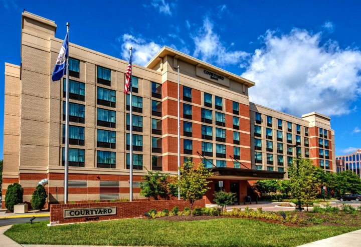 赫恩登杜勒斯机场万怡酒店(Courtyard by Marriott Dulles Airport Herndon)